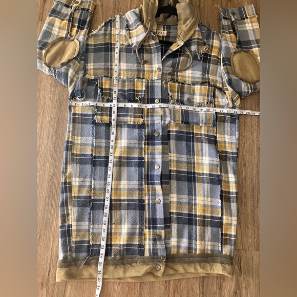 POL Oversized Frayed Flannel Shacket Hoodie. Blues/Yellow. Size Medium. - Picture 10 of 11